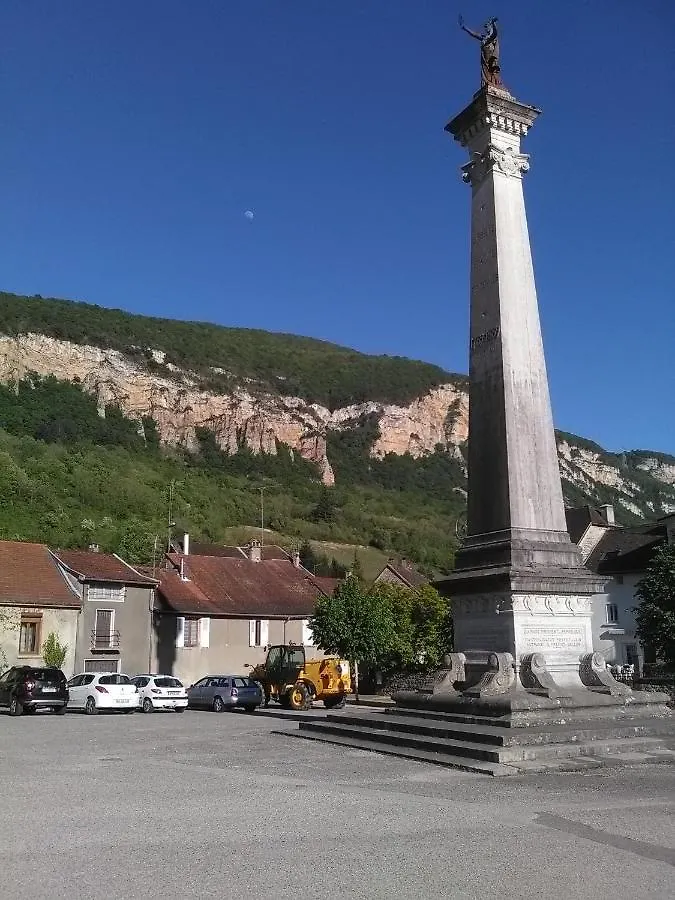 Hotel A deux pas du Rheby à Villebois 3*,